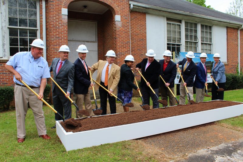Newnan Holds Dedication for Howard Warner